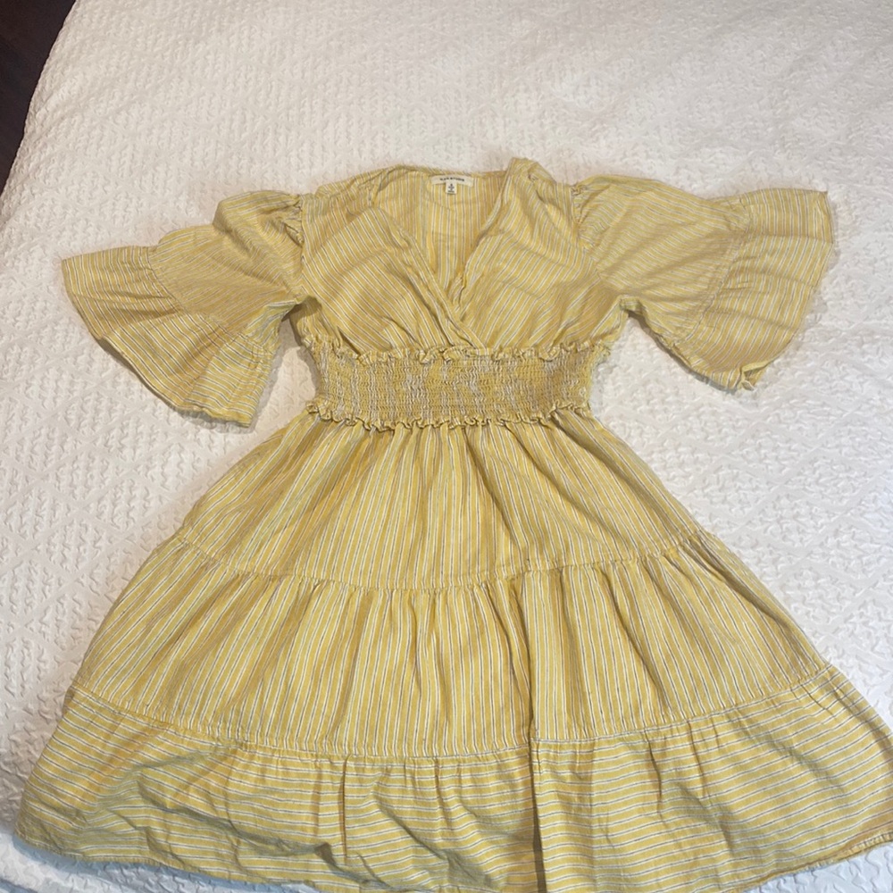 ✨yellow babydoll dress w/ rings✨